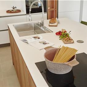 4 bedroom villa with pool, Castellammare del Golfo, sleeps 8-10